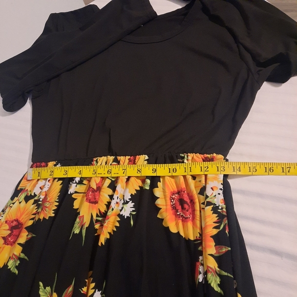 Maxi dress with flowers - Picture 8 of 12